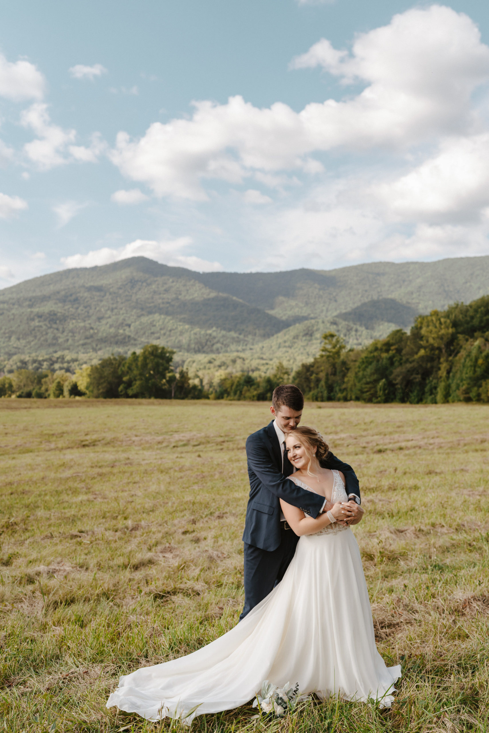 gatlinburg tennesee wedding photographer elopement posing smokey mountain wedding